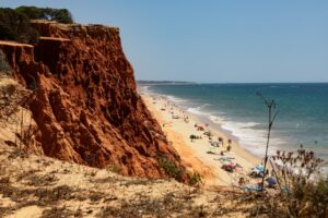 Ontdek de kust van de Algarve: de mooiste badplaatsen & bezienswaardigheden!