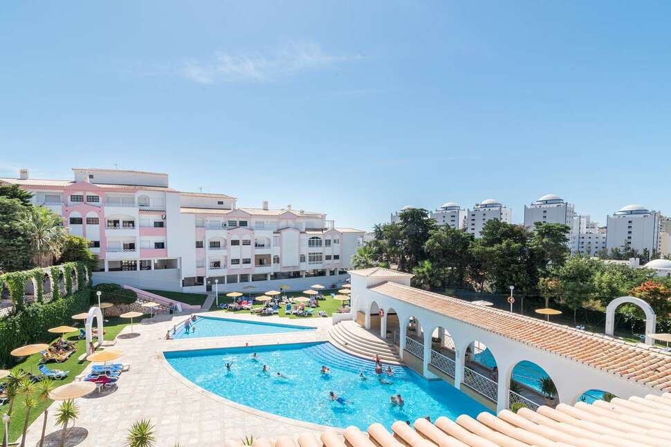 clube-vilarosa-praia-da-rocha-portugal