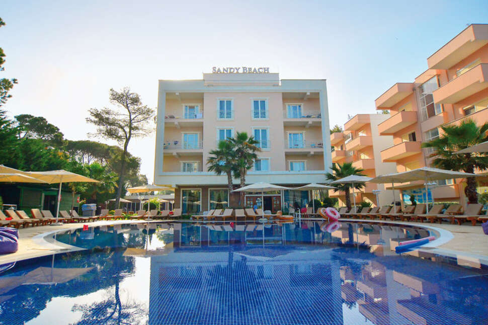 sandy-beach-hotel-golem-albanie