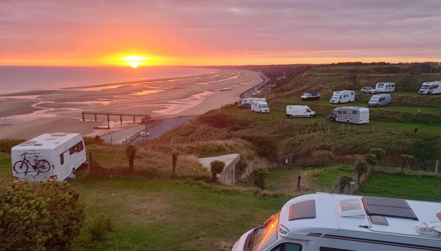 flower-camping-omaha-beach-vierville-sur-mer-basse-normandie