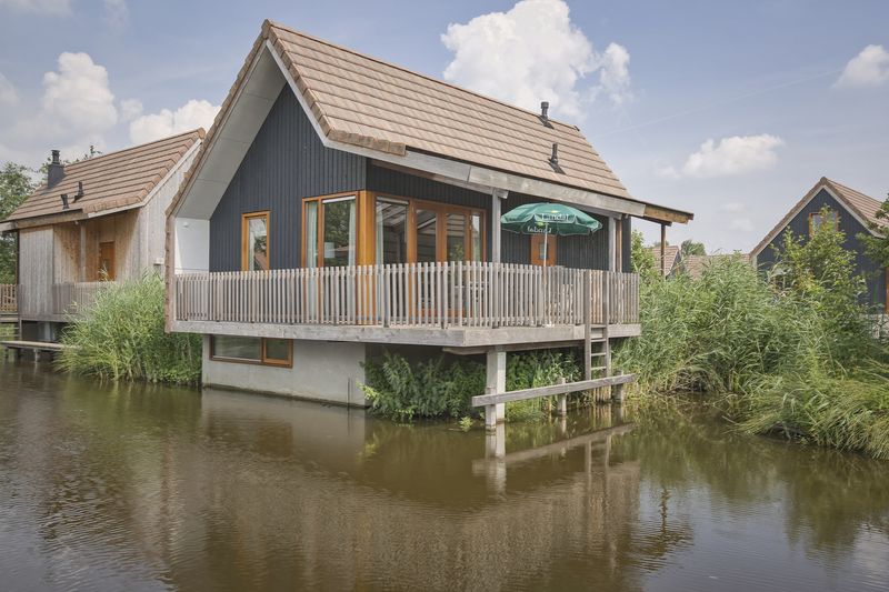 Landal-De-Reeuwijkse-Plassen-eigen-steiger.