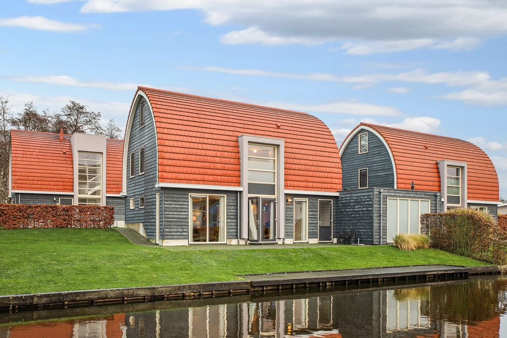 Waterpark De Bloemert – 10-persoons bungalow met privé zonnehemel in Midlaren Drenthe