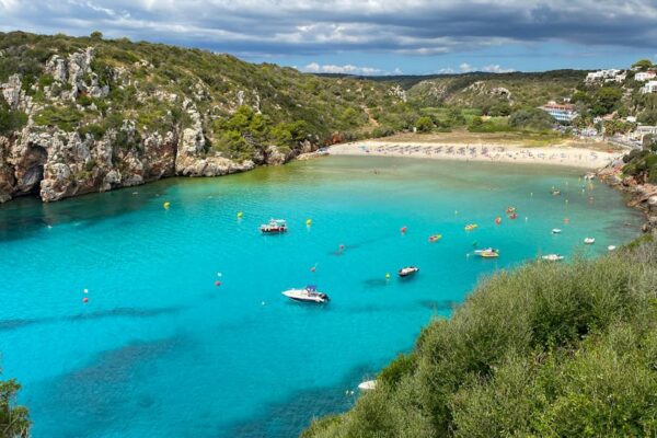 Welke 23 bezienswaardigheden mag je niet missen op Menorca?