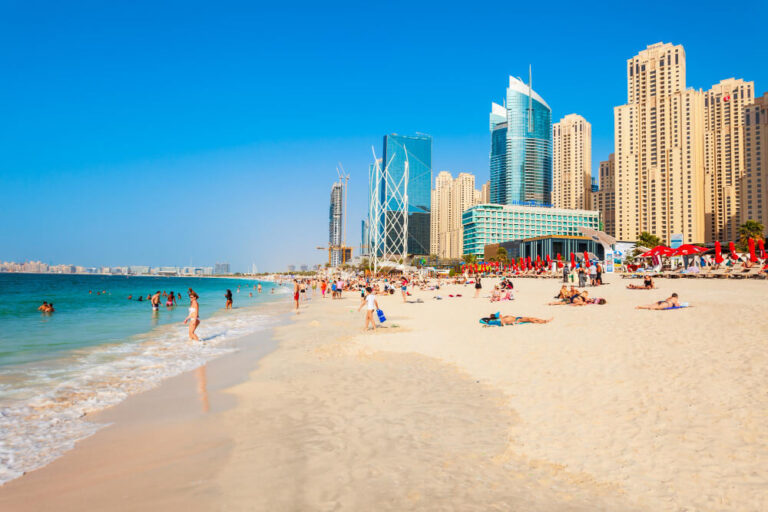 Ontdek de 10 meest bijzondere stranden van Dubai