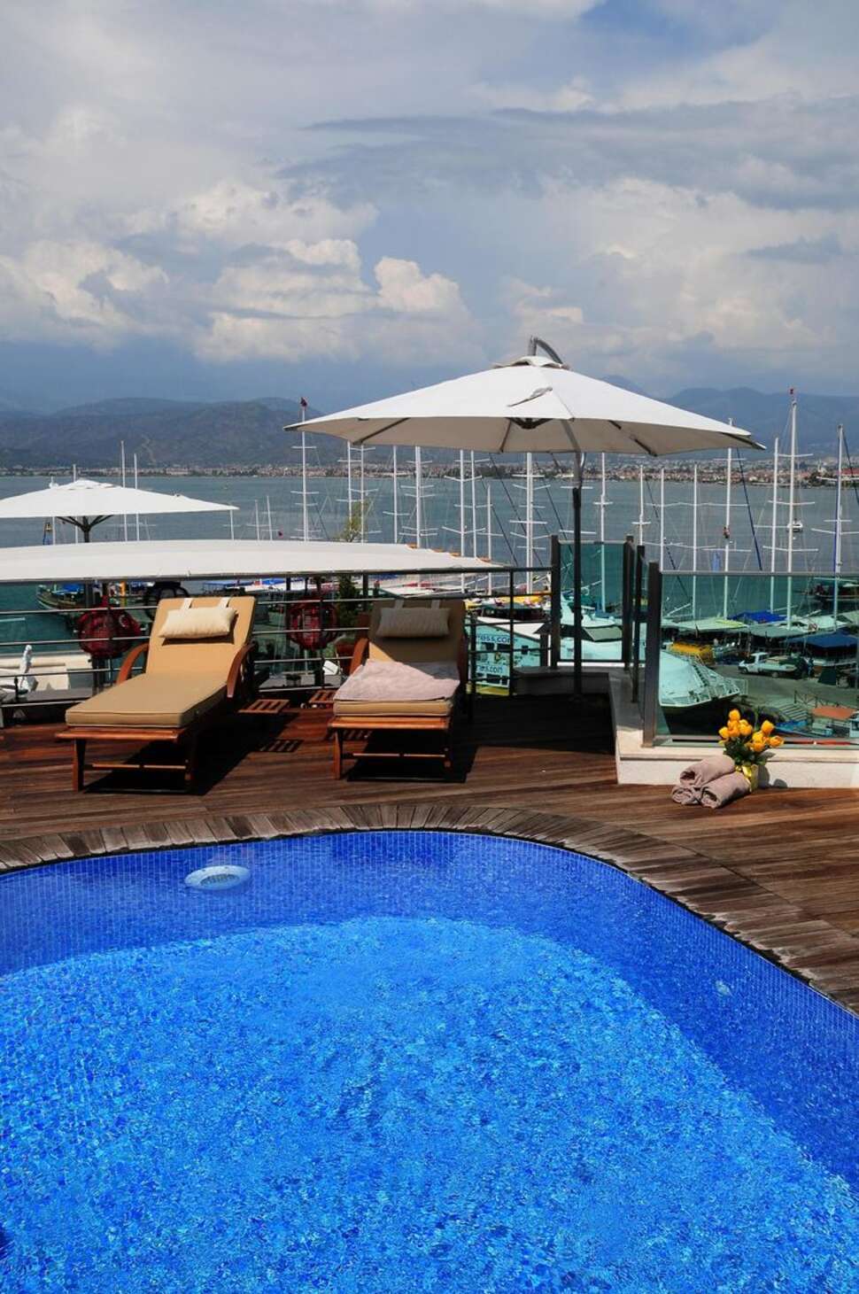 Alesta Yacht Hotel