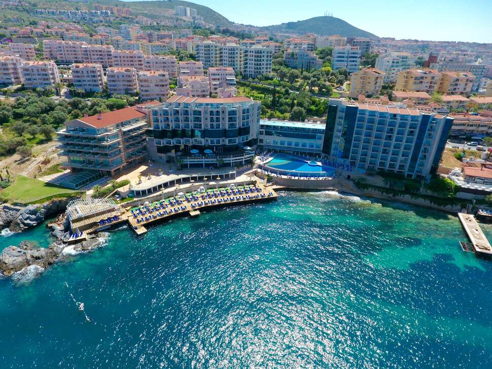 Charisma De Luxe Hotel