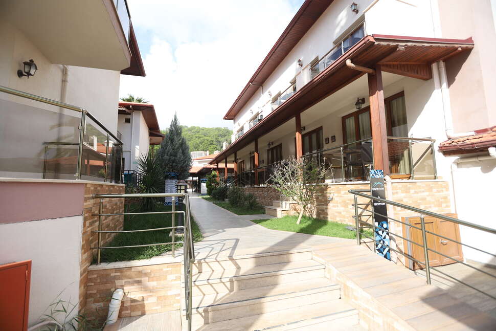 Dolphin Apart & Hotel