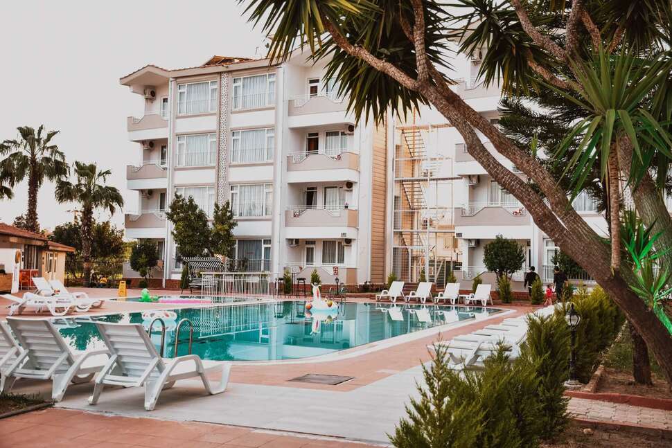 New Garden Luna Side Aparthotel