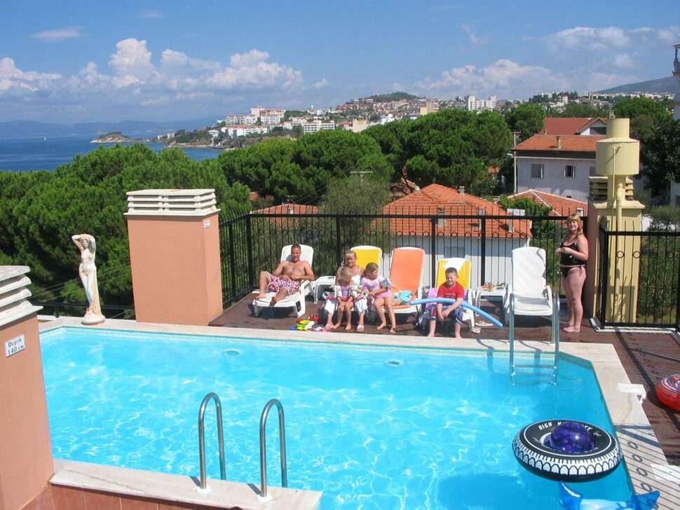 Rosy Suites Hotel