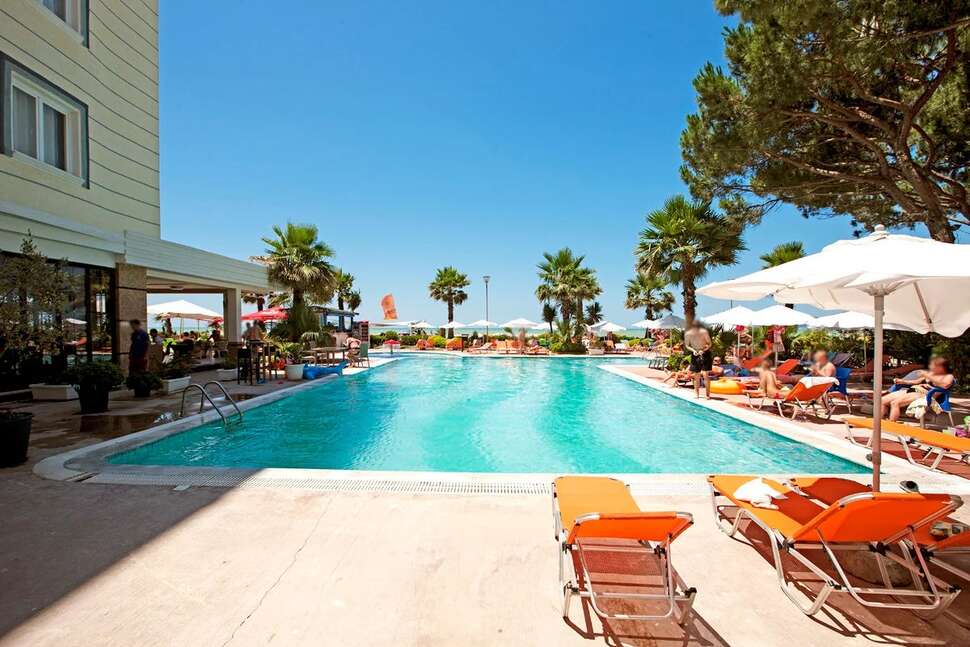 Fafa Mel Holiday Hotel